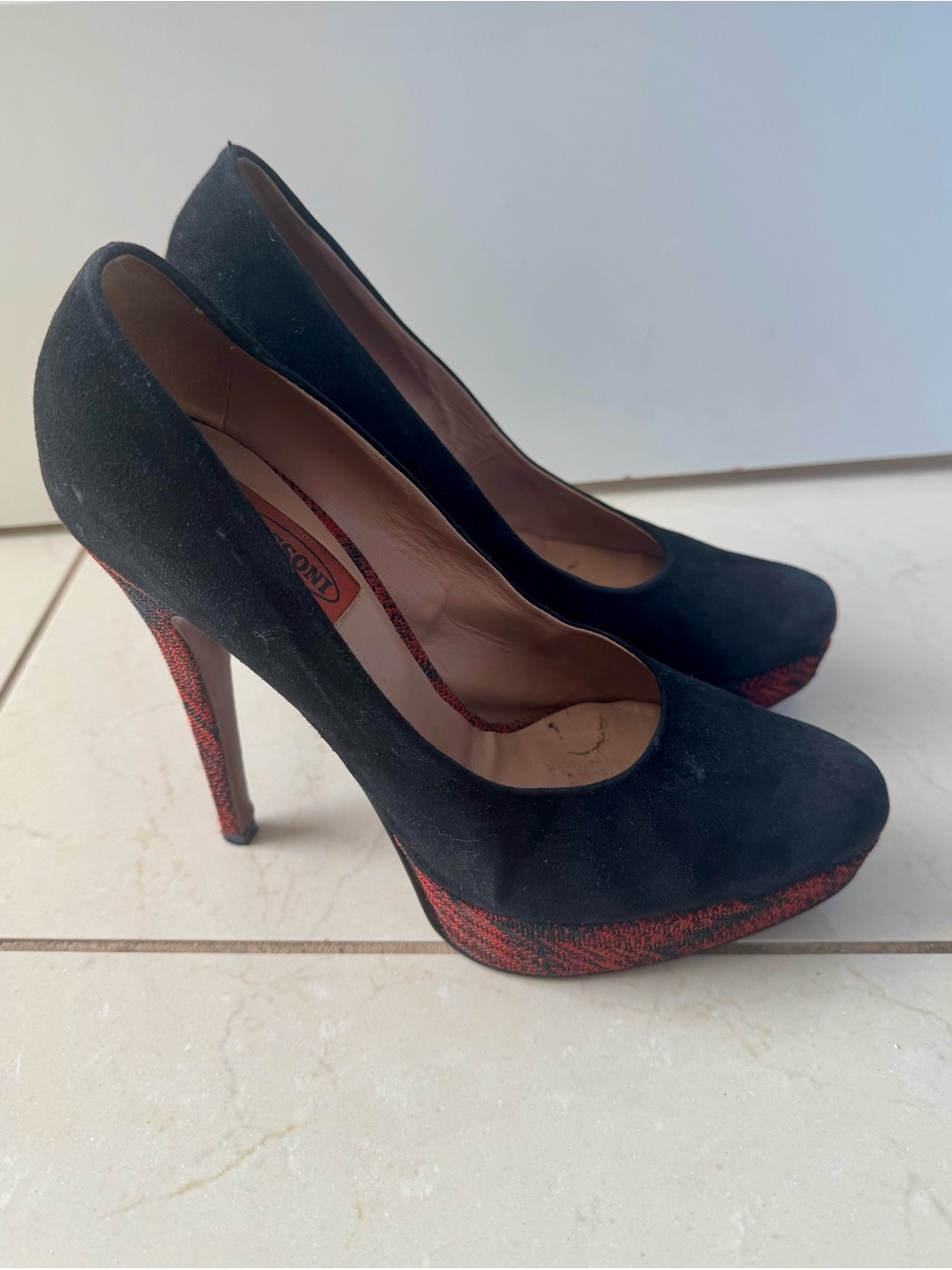 Missoni Black Suede Platform Pumps with Red Accents size 8.5 eur 38.5